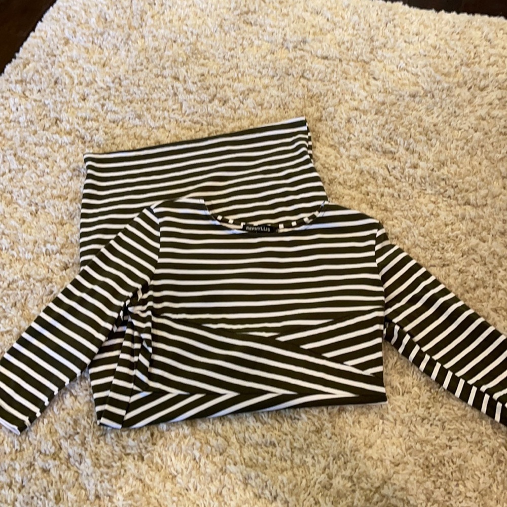 Olive and white striped dress. No zipper or buttons. 3/4 sleeves